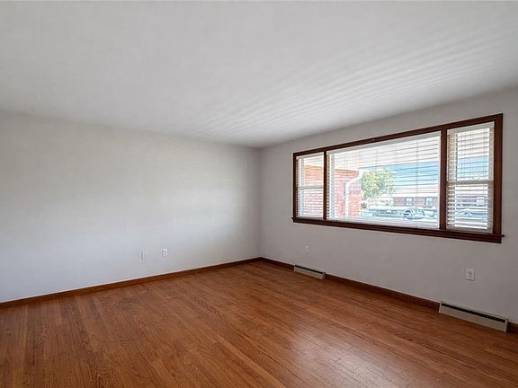 2nd image of 580 Etheridge Rd