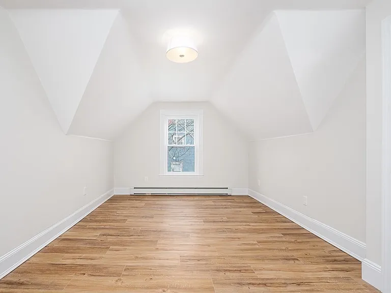 39 Perry St #3 — Photo 6