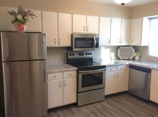 7280 Stewart Dr, Eden Prairie, MN 55346