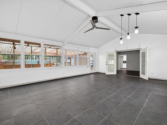 4th image of 5883 Darren Ct N