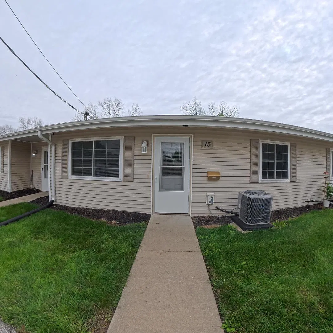218 NW Chapel Dr - 11 — Photo 4