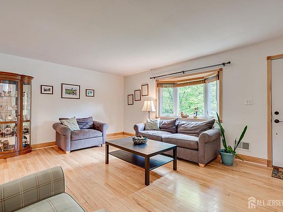 3rd image of 40 Winton Rd
