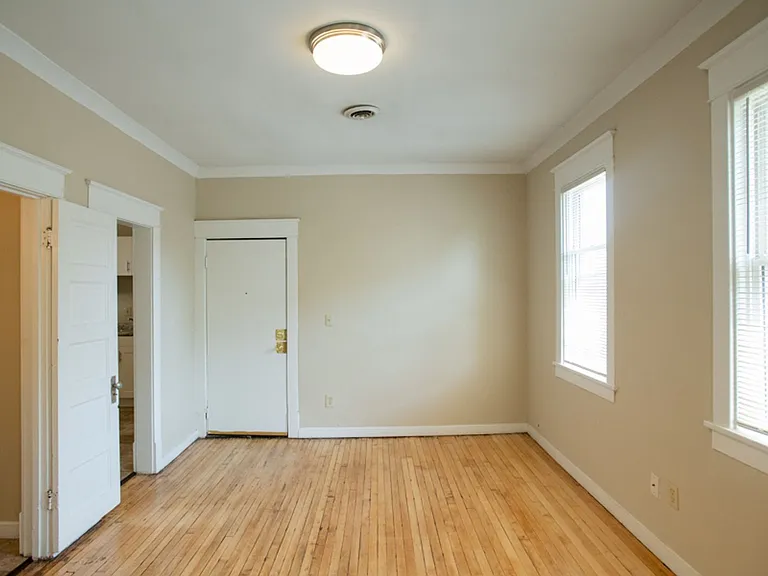 $1075 1 BA, 1 BA With Back Porch - Riverwest - 829 E Clarke — Photo 18