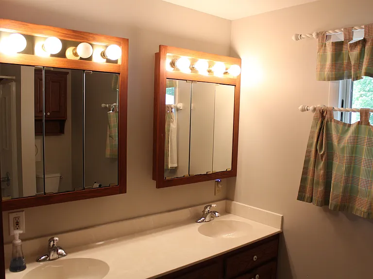 2817 Canterbury Dr — Photo 15