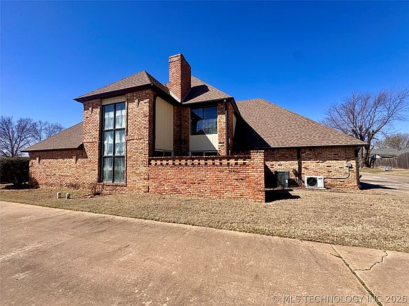 5th image of 2607 Greenbriar Pl