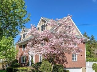 492 Clinton Rd, Chestnut Hill, MA 02467