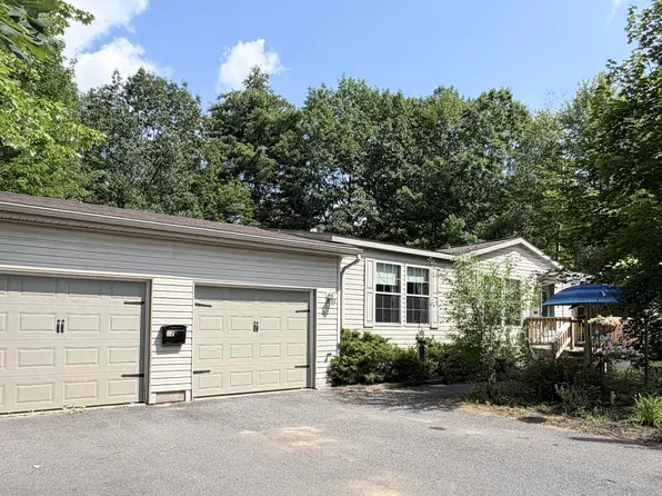 32 Foxfire Dr, Plattsburgh, NY 12901