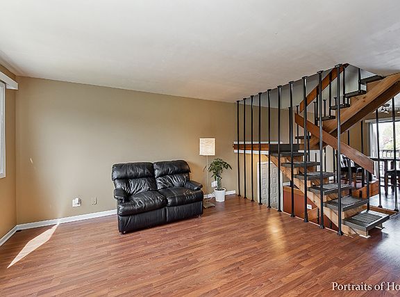 3rd image of 29W355 White Oak Dr