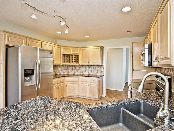 5th image of 62 Buckingham Dr