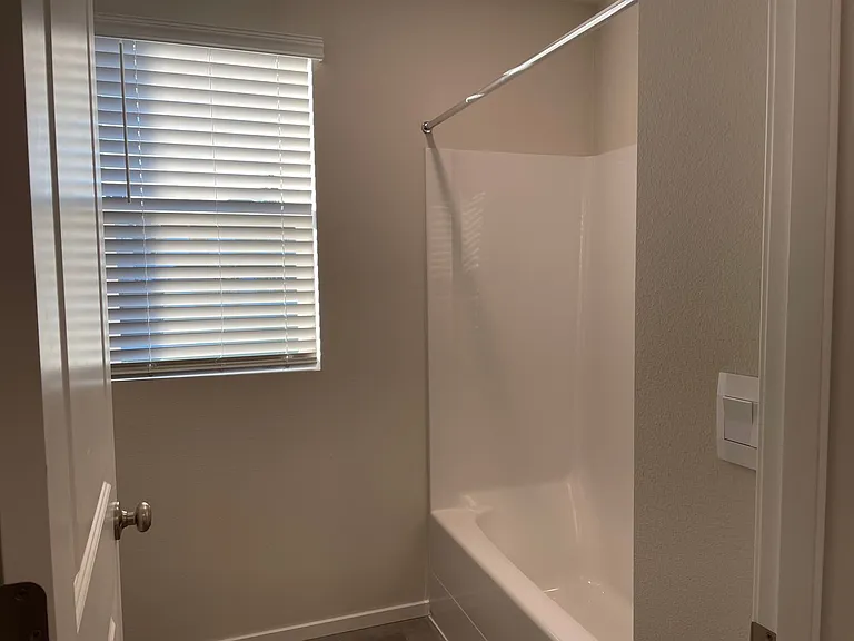 4941 NE 24th Ave — Photo 34