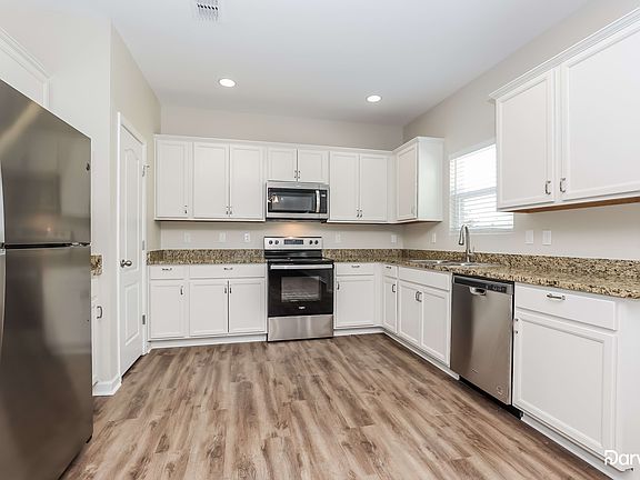 4th image of 3417 Dizzy Dean Dr