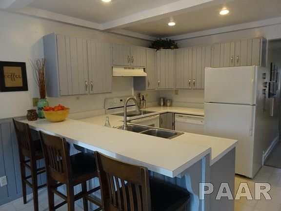 5th image of 208 W Cedar St