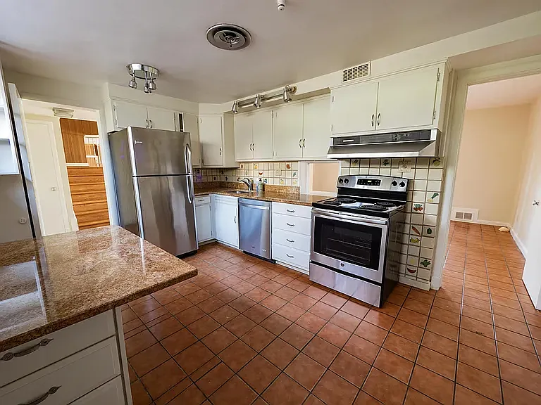 9322 W Parkhill Dr — Photo 26