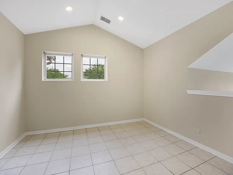3073 Kentshire Cir — Photo 7