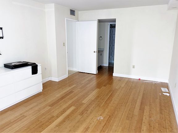 3rd image of 600 NE 36th St APT 606