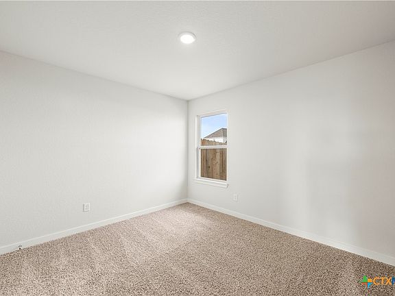 5th image of 451 Winscott Ave