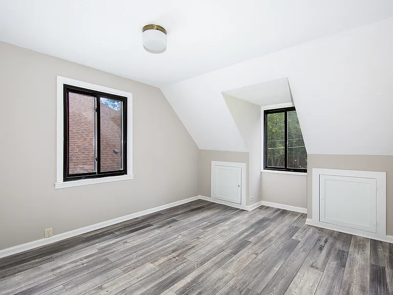 22W549 Emerson Ave — Photo 10