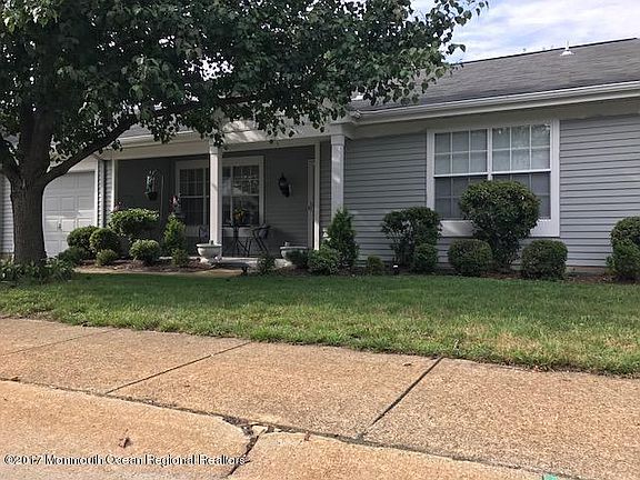 3rd image of 1041B Canterbury Dr