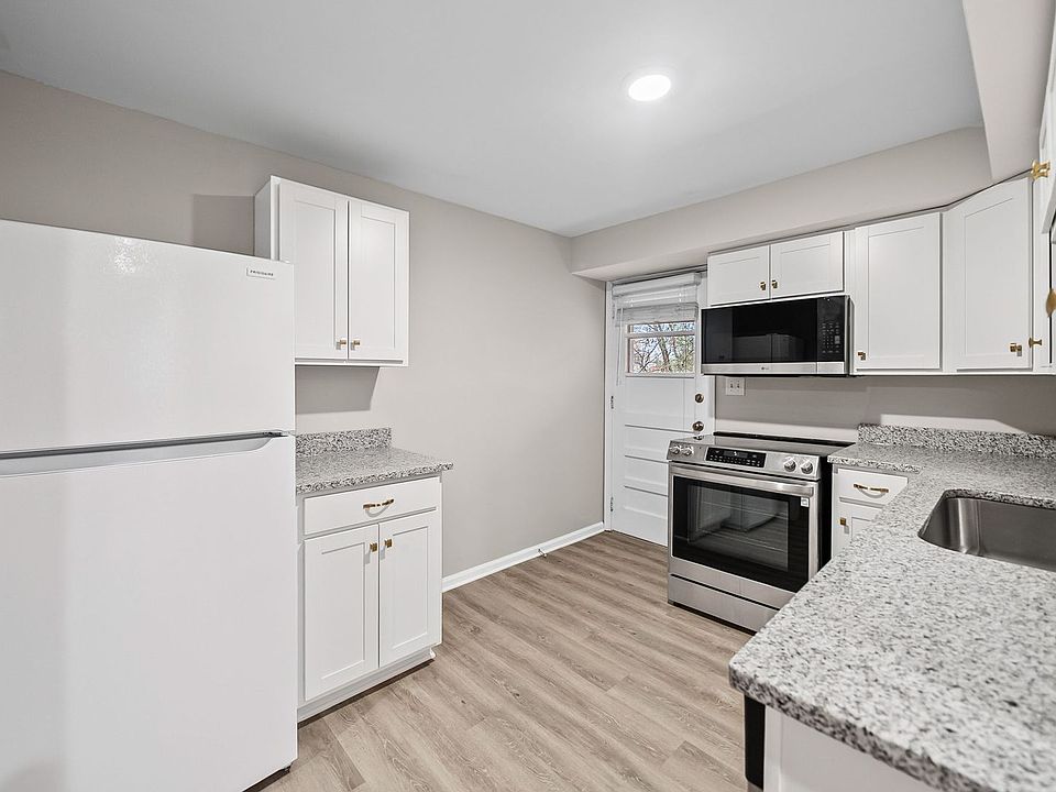 1st image of 1860 Memorial Dr #1864C