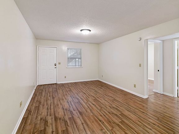 4th image of 105 Bearwood Dr #M