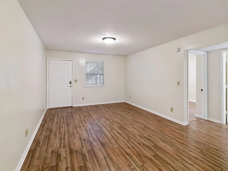 105 Bearwood Dr — Photo 4