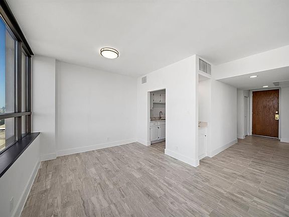 4th image of 5150 Hidalgo St Unit 1604