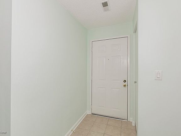 4th image of 220 Fox Hollow Dr APT 305