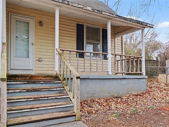 3rd image of 907 Watkins St