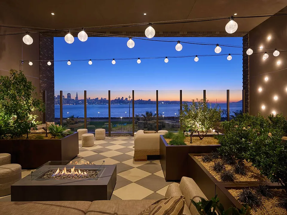 490 Avenue of the Palms