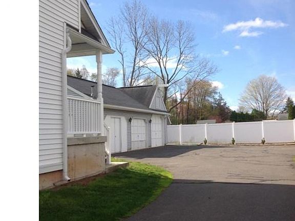 4th image of 462 Farmington Ave