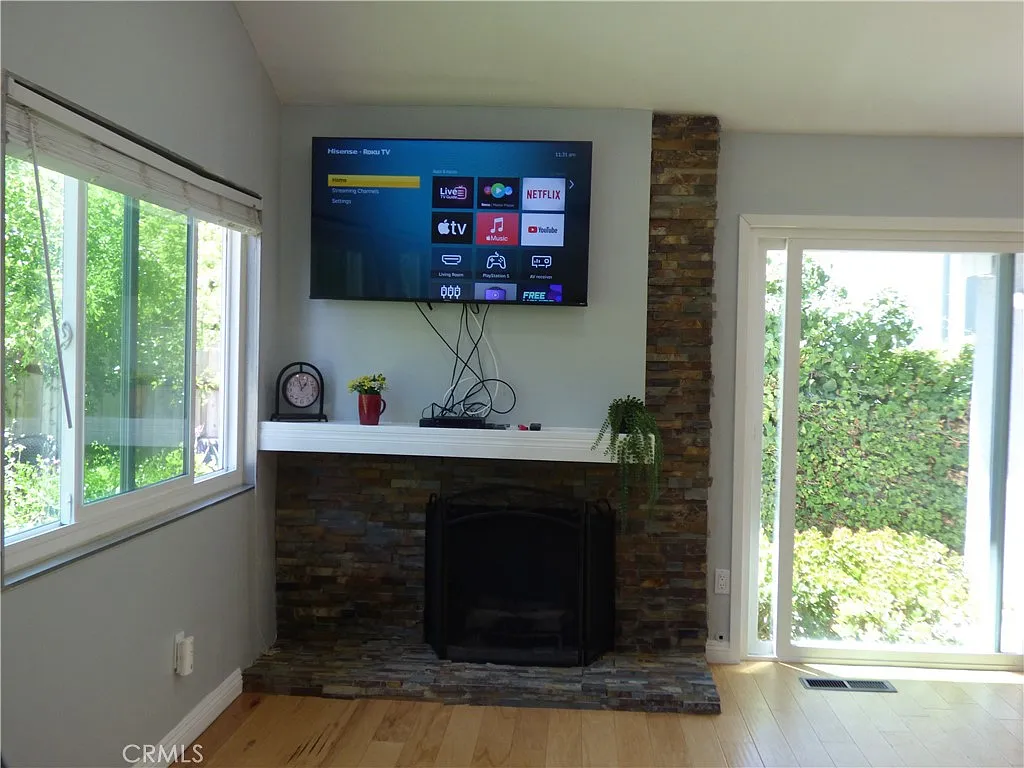 3 bed, 1800 sqft, $5,950 — Photo 4