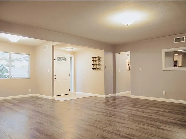 1710 Rolling Hills Dr — Photo 9