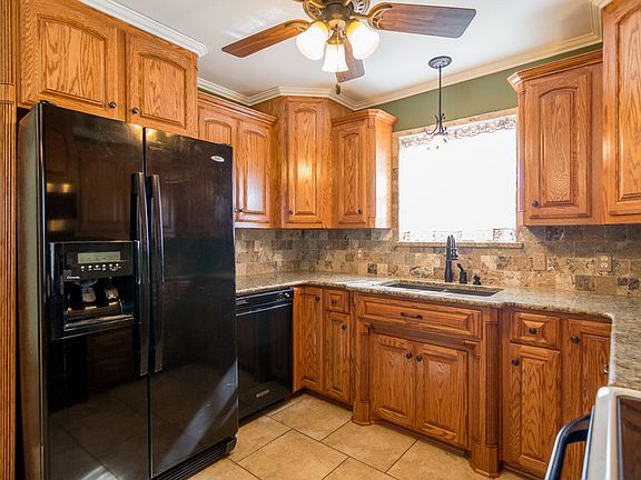 4th image of 518 Elsie Dr