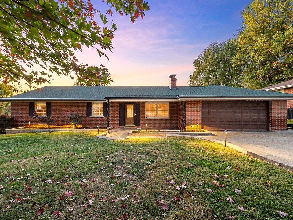 1st image of 14 Grand Circle Dr