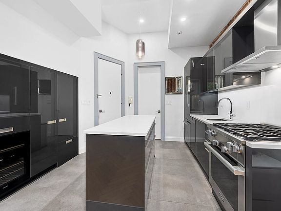 5th image of 22 W 76th St #2A