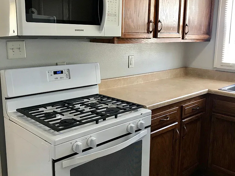 114 Vine St — Photo 10