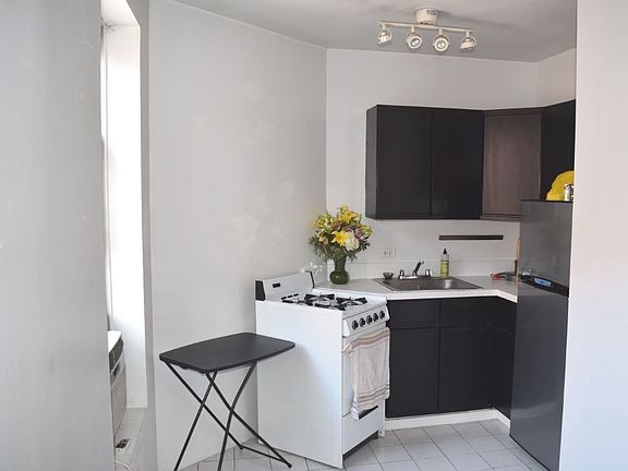 4th image of 213 Avenue Of The Americas APT 19