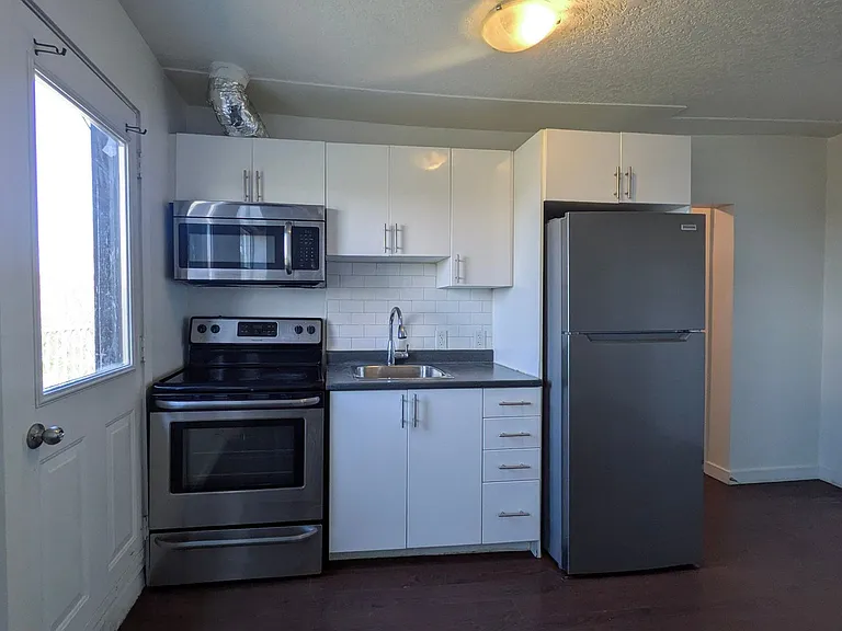 169 Lancaster St W #403 — Photo 5