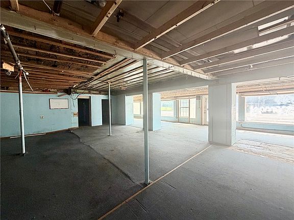5th image of 870 S Miami St