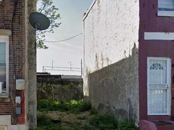 932 Edgley St, Philadelphia, PA 19122