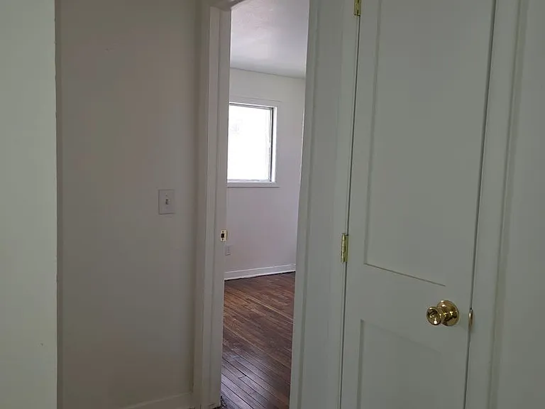 519 W Water St #C — Photo 8