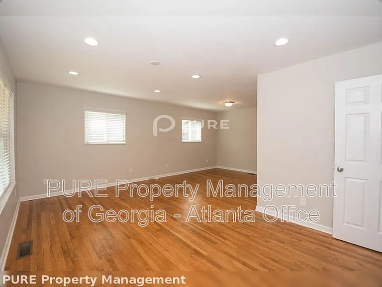 439 Chester St SE — Photo 3