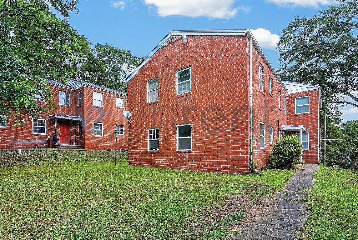 2 bed, 1060 sqft, $1,045 — Photo 3