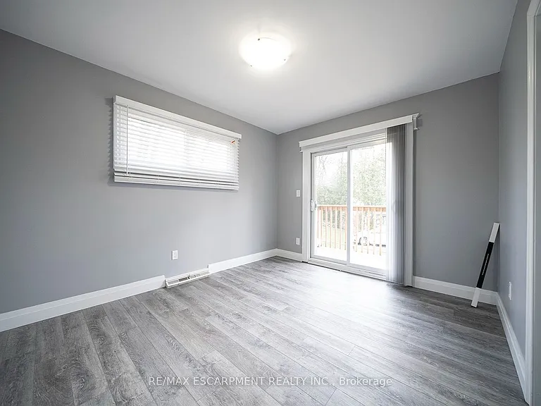 76 Glenview Ave #UPPER — Photo 14