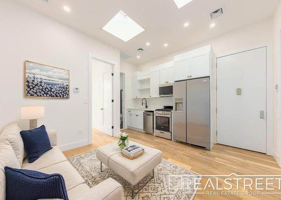 1st image of 24 Marconi Pl #4