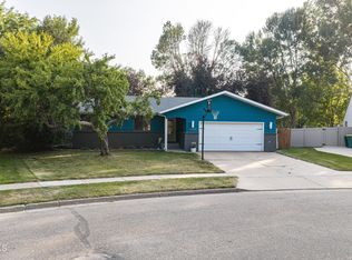1658 Portland Dr, Bismarck, ND 58504
