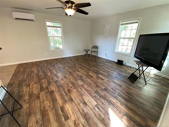 4th image of 111 E Washington Ave
