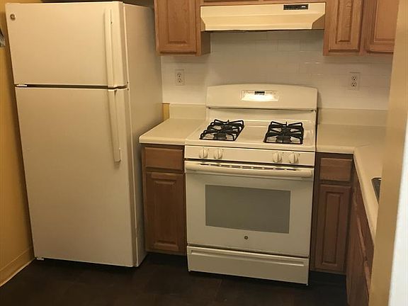 3rd image of 276 Sumpter St #1