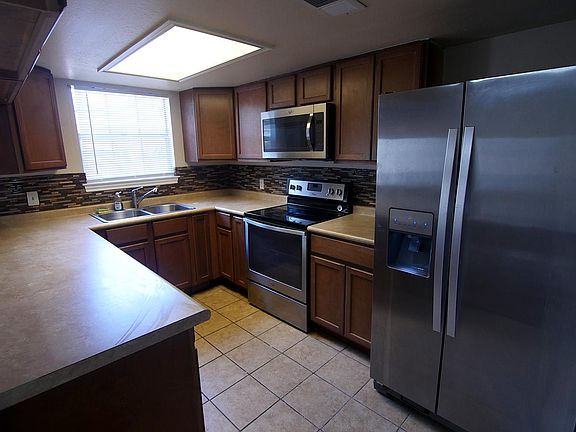 5th image of 2423 N Graham Dr