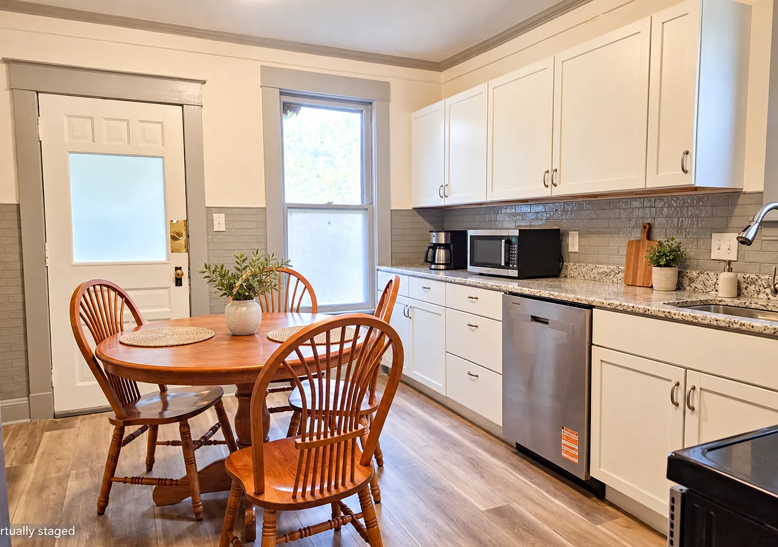 1113 Drake St — Photo 3